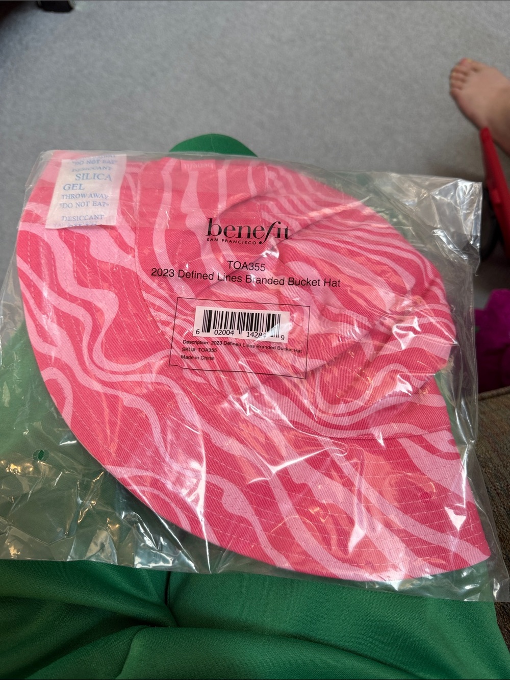 Bucket Hat pink & red Defined lines By Benefit NWT